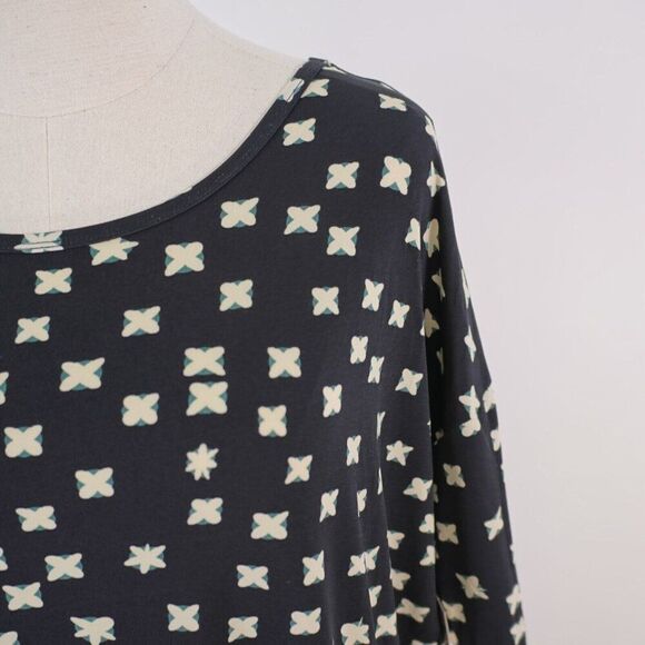 NEW LuLaRoe Irma Small Black Green Long Tail Boat Neck Short Sleeve Tunic Top - Picture 2 of 9